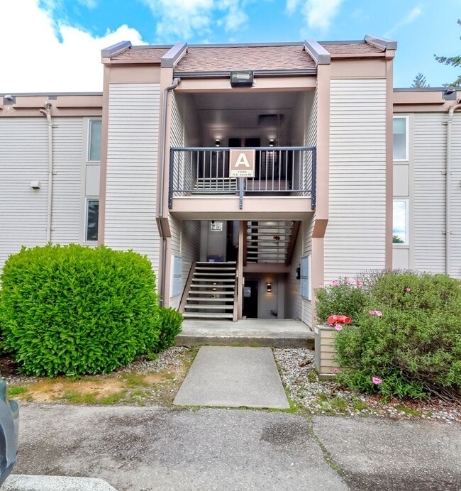 Bellevue Manor Condo, Great Location acros... - Bellevue Manor Condo, Great Location acros...