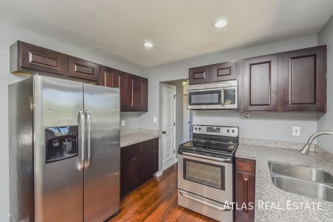 Photo - 524 Rowe Ln