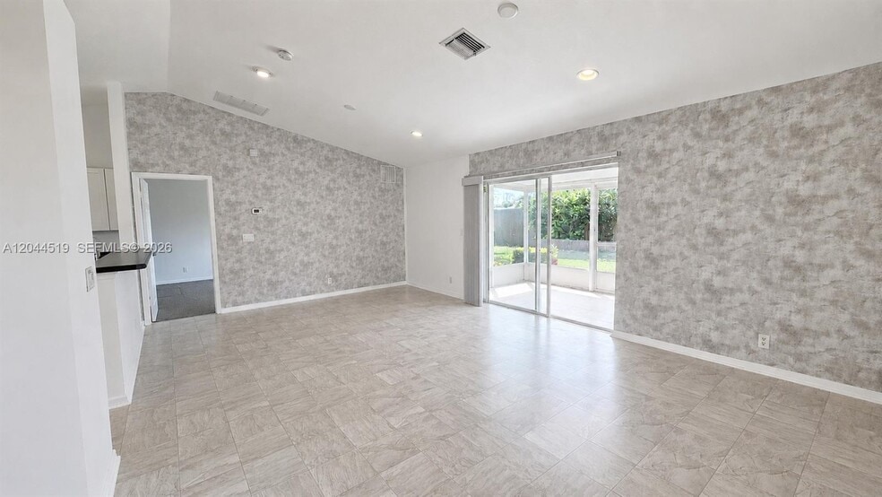 547 High Hawk Cir
