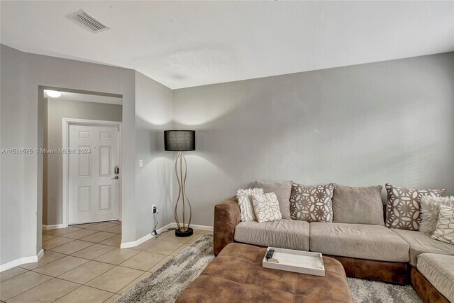 Photo - 8900 NW 97th Ave Unidad 208