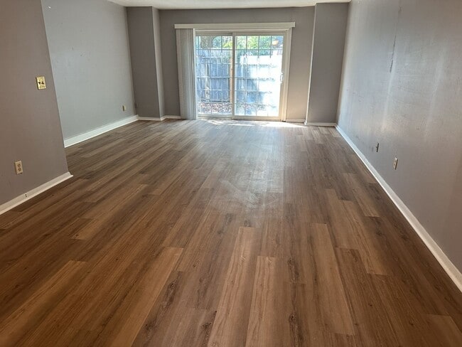 Photo - 11 Knollwood Cir