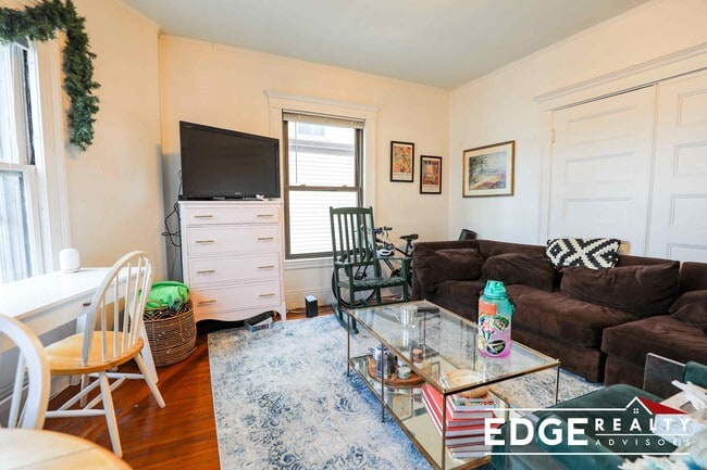 Photo - 61 Oak Square Ave Unit 2