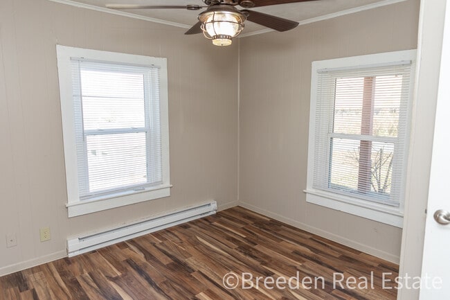 Photo - 928 Fairview Dr SW