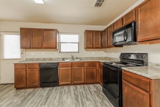 Photo - 7002 Heathers Way