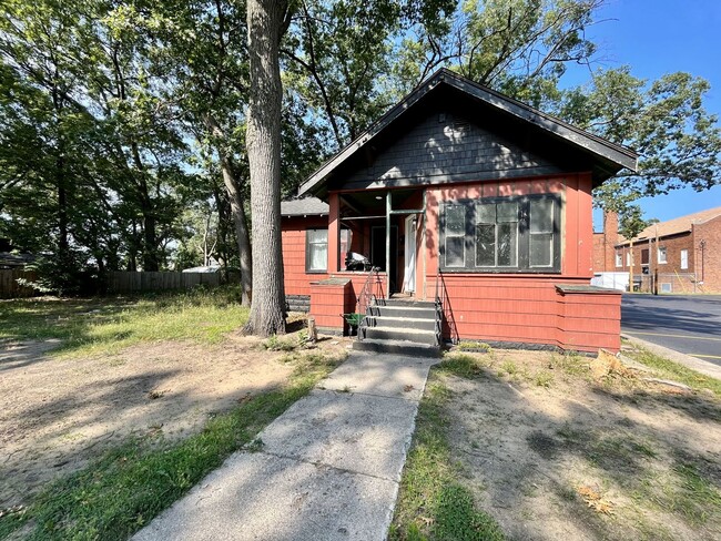 Building Photo - 2513 Sanford St Unit #1