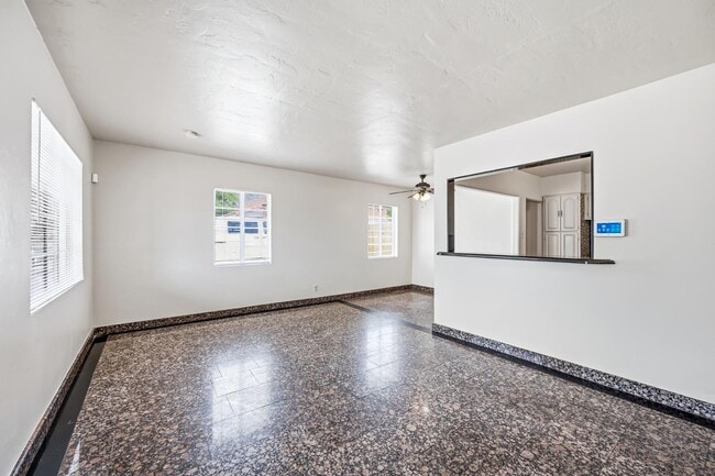 Photo - 9427 N 1st Ave