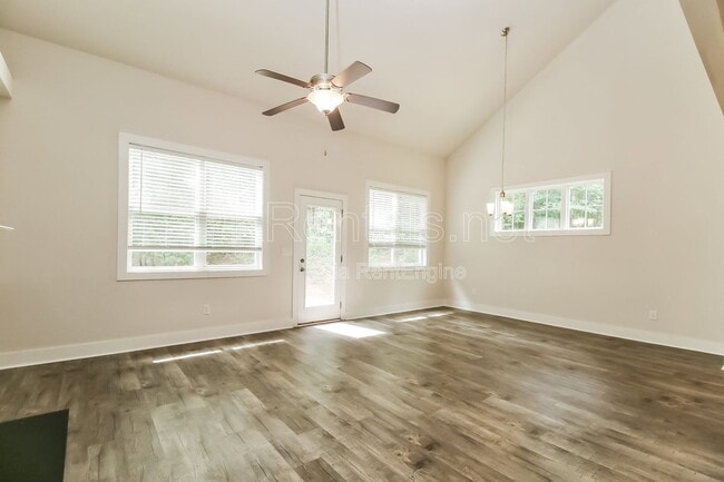 Photo - 140 Stewart Glen Dr