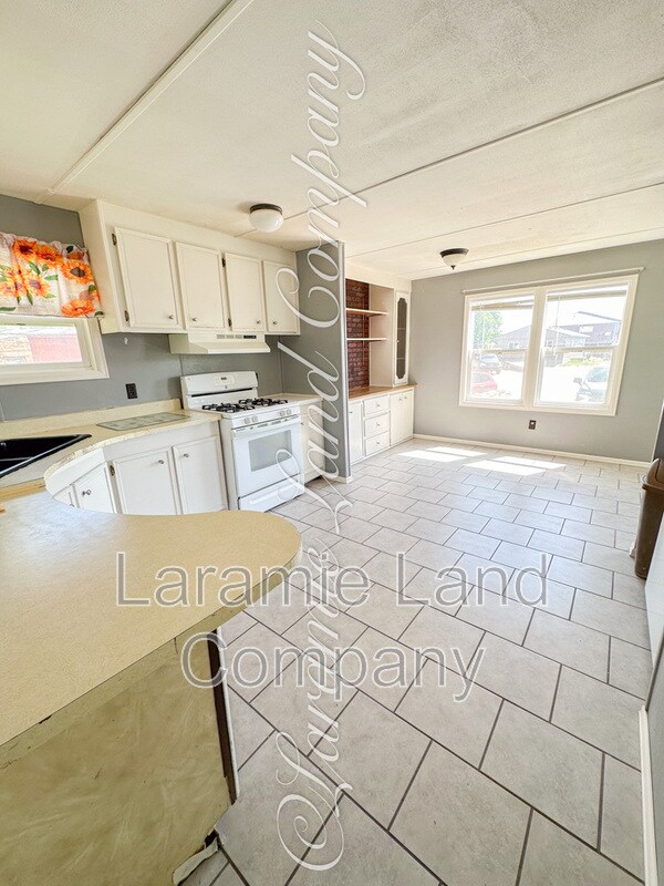 Photo - 954 N McCue St