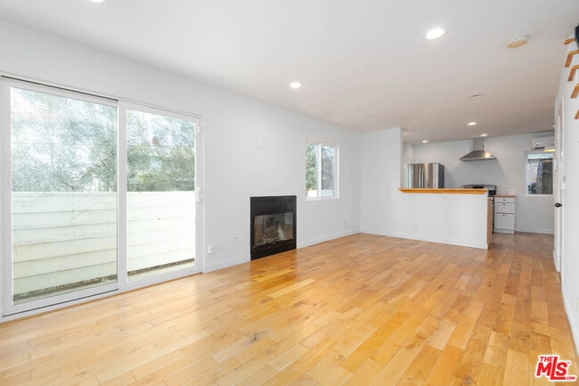 Building Photo - 1016 Sanborn Ave Unit 101