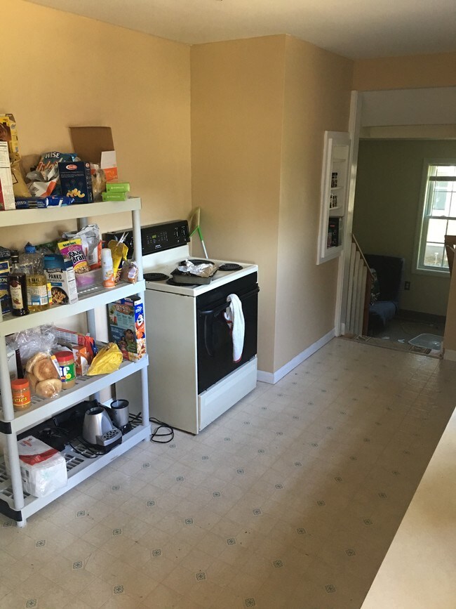 Kitchen - 135 Evergreen Ave