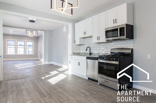 Building Photo - 2659 W Homer St Unit 1F