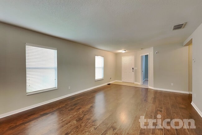 Photo - 3165 Kearns Rd