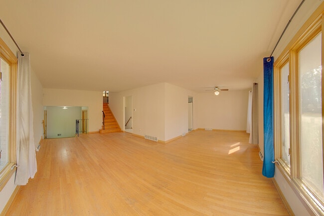 Photo - 10001 S Komensky Ave