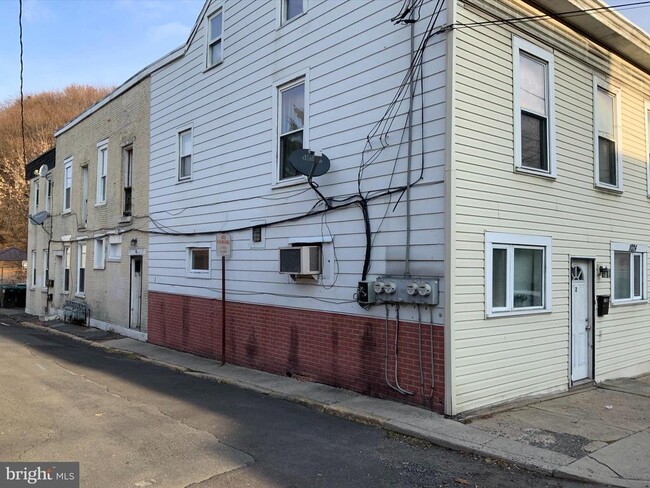 Photo - 106 N 11th St
