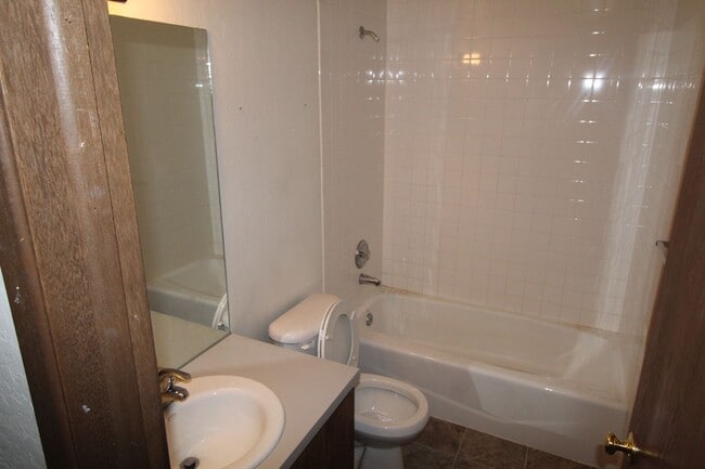 Photo - 6806 N Hamilton St Unit 6806