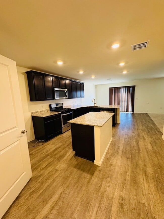 Photo - FALL MOVE IN SPECIAL!! Northwest/ Marana- ...