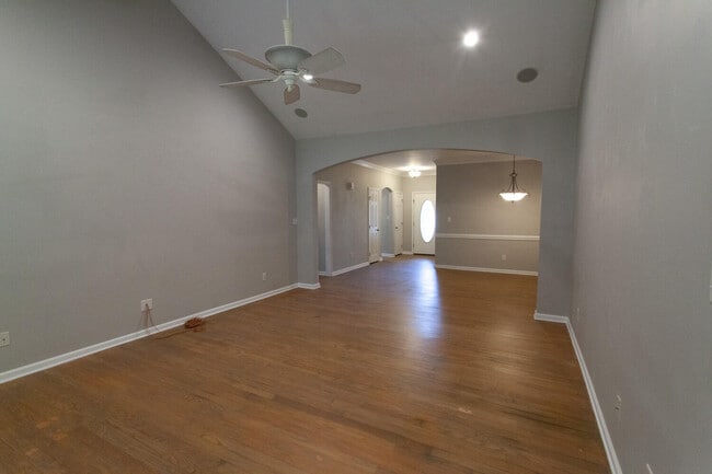 Photo - 318 Vanderbilt Dr
