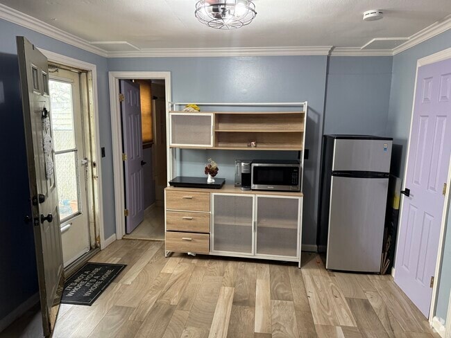 Building Photo - 161 Cannon Ave Unit Spare room Rental