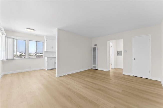 Building Photo - 3504 W Florence Ave Unit 8 Rental