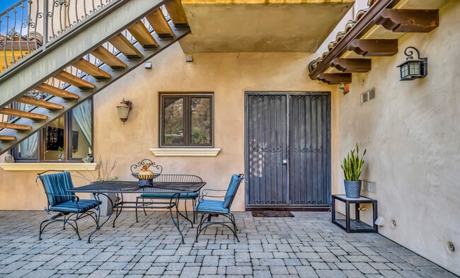 44 Hackamore Ln