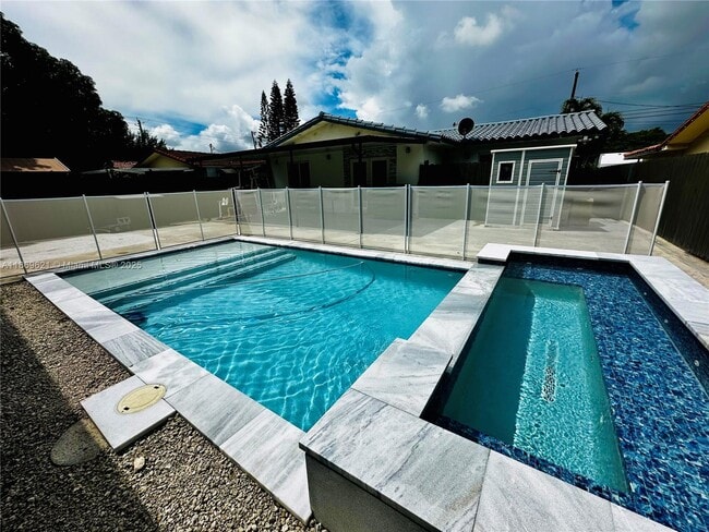 Building Photo - 1543 SW 74th Ct Rental