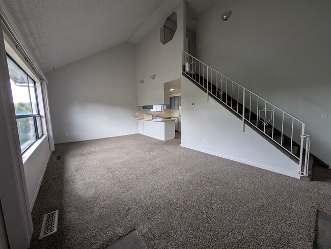 Building Photo - Lovely 2 Bedroom Elks Condo