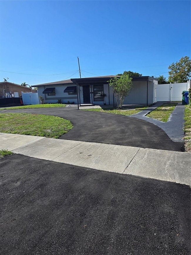 Building Photo - $3,330MONTHLY;3970 NW 171ST TER MIAMI GARD... Rental