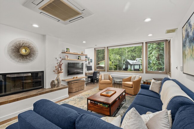 Building Photo - 926 Waters Ave Unit 301 Rental