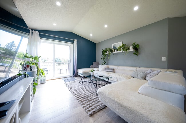 Building Photo - 15709 Chalet Ct Rental