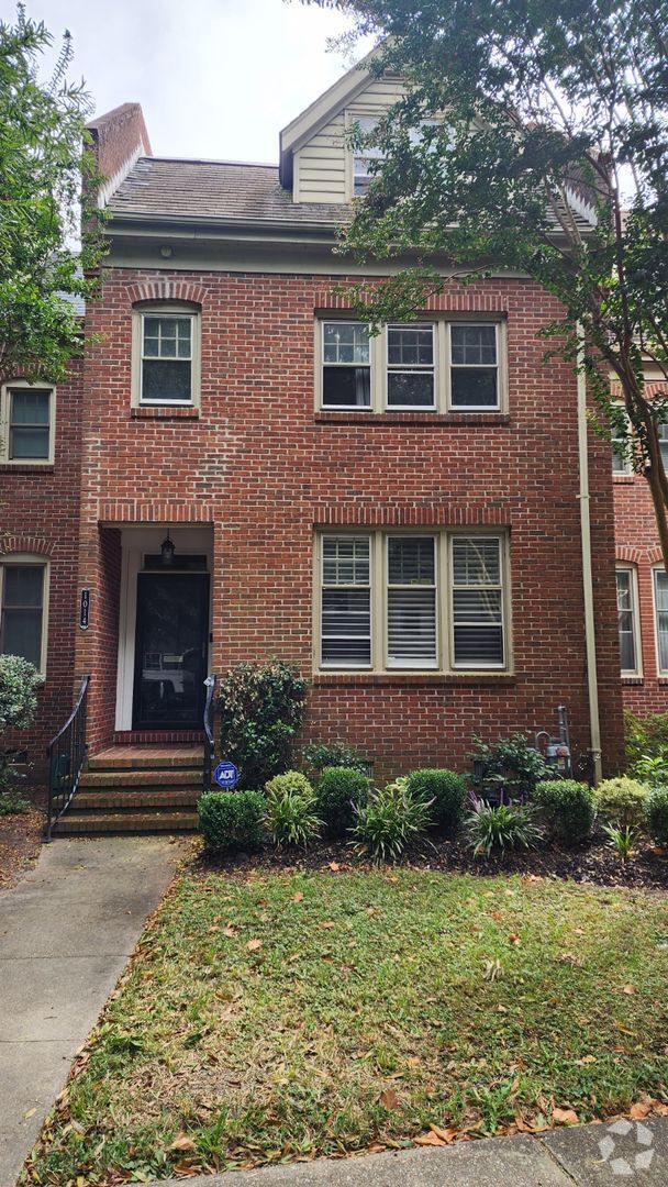 LindenwoodBarraud PkCottage Nearby Townhomes for Rent Norfolk VA 5 Townhouses