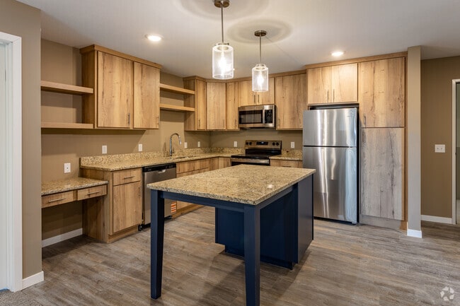 2BR, 2BA - 1,017SF - Kitchen - 1130 West Apartments