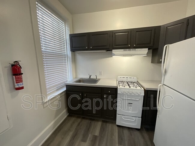 Photo - 162 E Market St