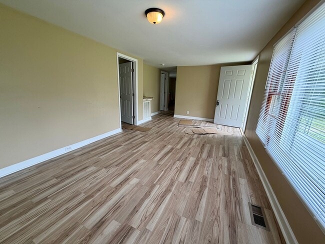 Photo - Knoxville 37914 - 3 bedroom, 2 bath home - Contact Tara Hayes (865) 242-8010