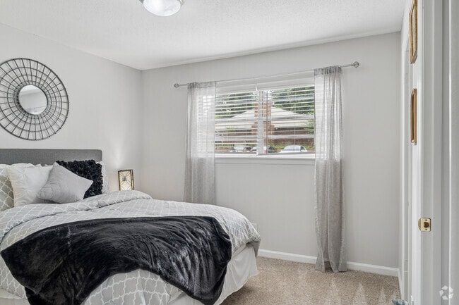 Majestic -2BR, 1BA - 900SF - Primary Bedroom