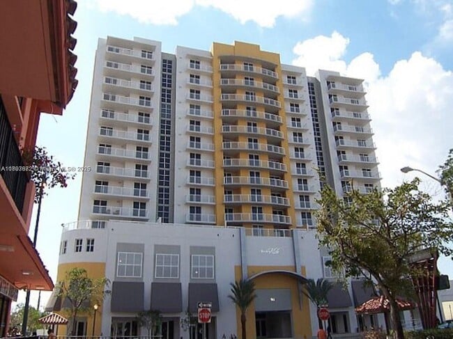 Building Photo - 900 SW 8th St Unit 1505