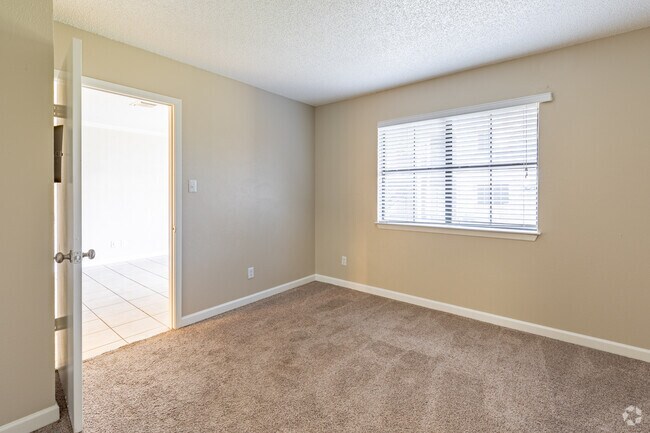1BR, 1BA - 524 SF - Madeira Apartments at Live Oak