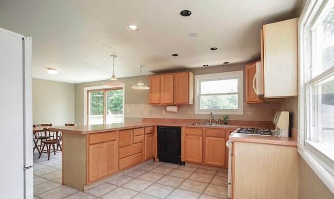 Photo - 3225 Twyford Rd