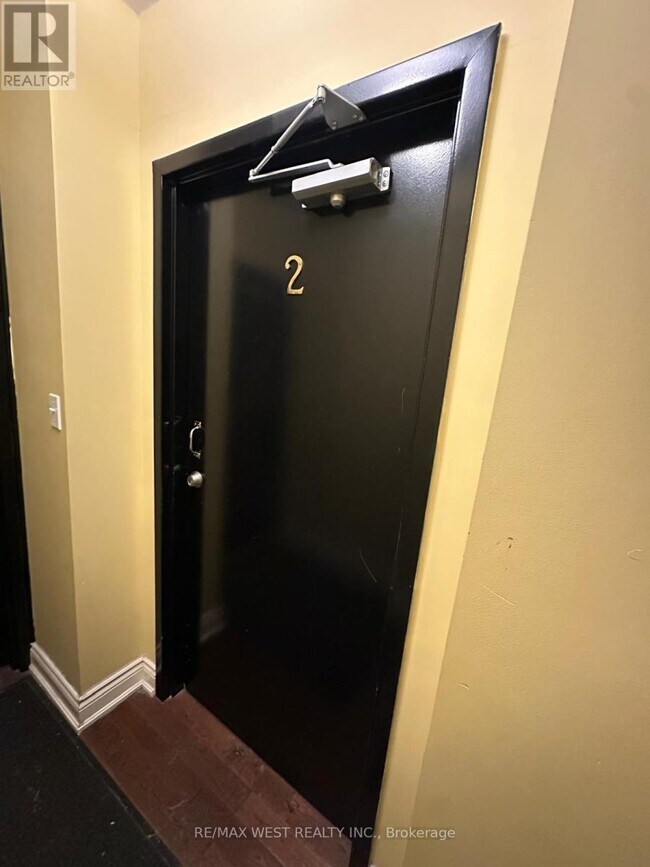 Photo - 290 Harbord St