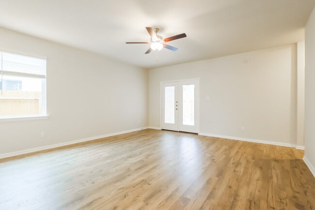 Photo - 16459 Hill Dr