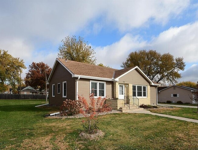 Photo - 405 E 5th St