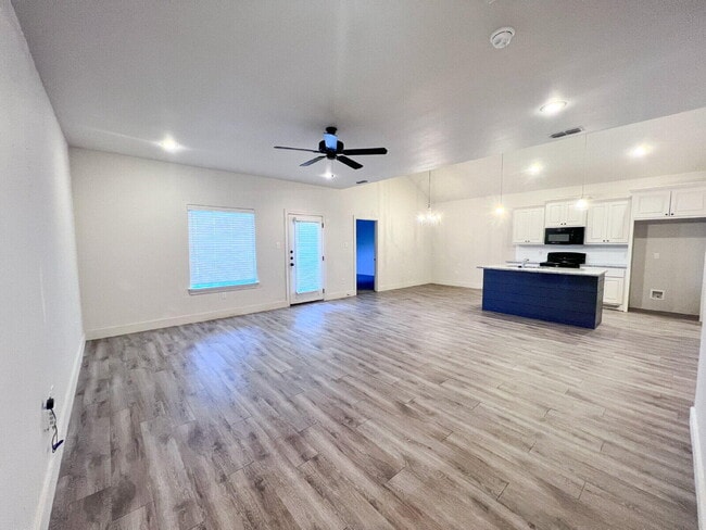 Photo - 1706 102nd St