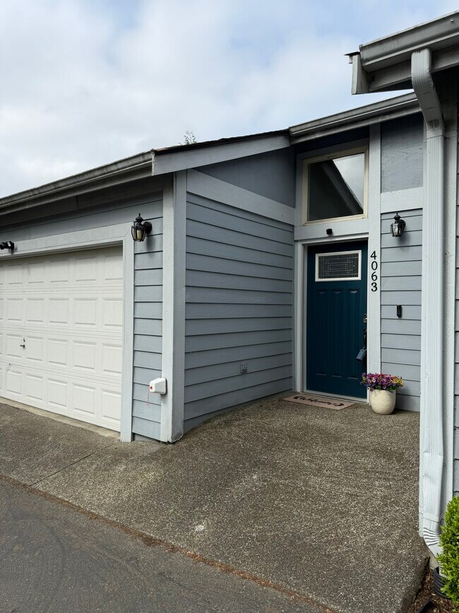 Building Photo - 4063 Flora Dr