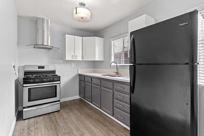 Photo - 539 E 11th St Unit 03