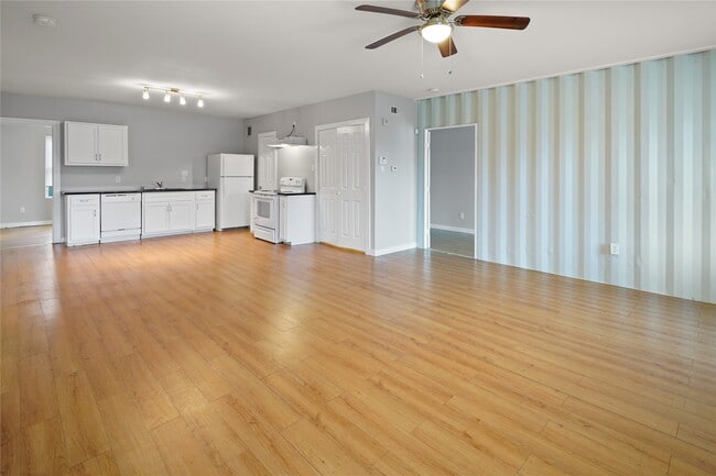 Building Photo - 3541 Mt Pleasant St Rental