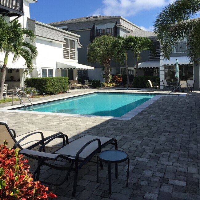 Photo - 1194 Hillsboro Mile