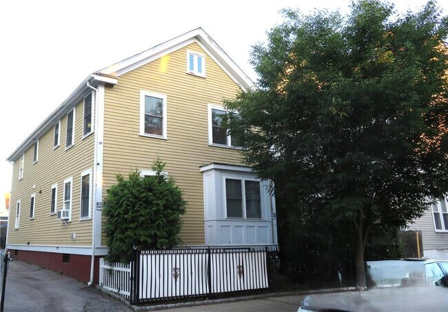 98 Hamilton St
