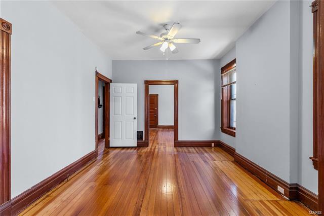 Photo - 5039 Murdoch Ave