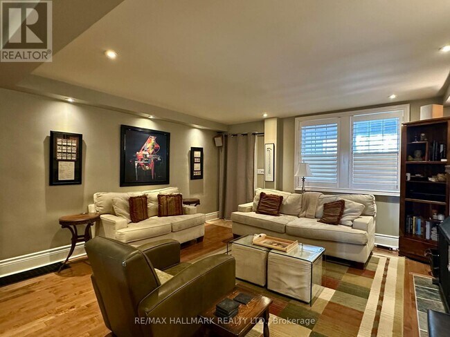 Photo - 145 Castlefield Ave
