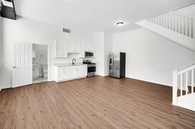 Photo - 1225 N Milwaukee Ave