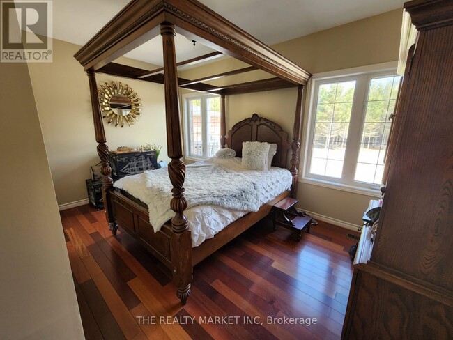 Photo - 383206-383220 20 Sideroad